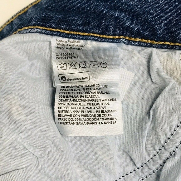 H&M Women's 12 Blue Jean Shorts Distressed Cuffed Stretch Medium Wash NWT S35 - Picture 3 of 4